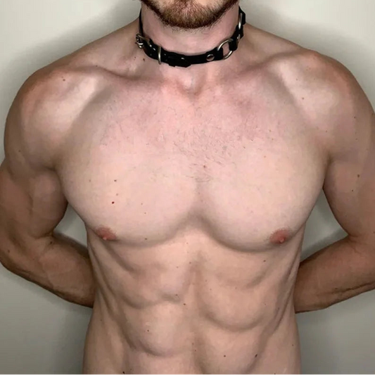 a sexy man wearing black Men’s Tether O-Ring Choker – pridevoyageshop.com – gay men’s harness, lingerie and fetish wear