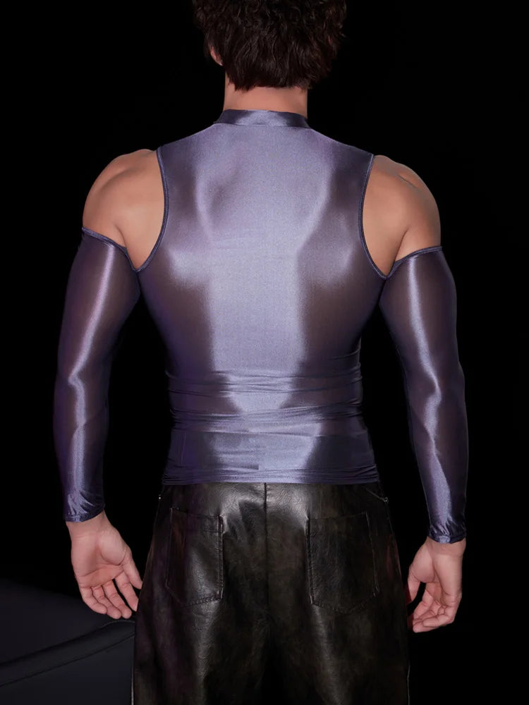 a sexy man in dark gray Cold-Shoulder Servo Liquid Metal Top - pridevoyageshop.com - gay men’s harness, lingerie and fetish wear