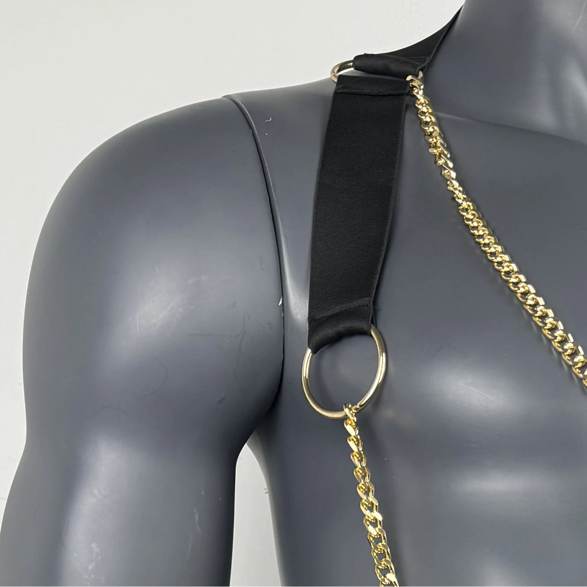 details of black Men’s After Dark Gold-Chain Harness & Garter Set – pridevoyageshop.com – gay men’s harness, lingerie and fetish wear