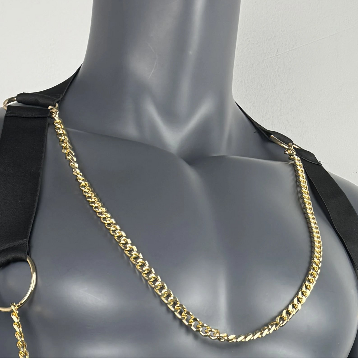 details of black Men’s After Dark Gold-Chain Harness & Garter Set – pridevoyageshop.com – gay men’s harness, lingerie and fetish wear